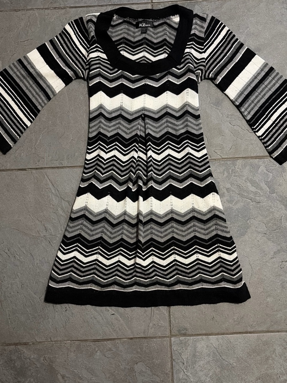 AGB Black & White Chevron Knit Midi Dress